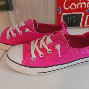 Size 6M Soho hot pink converse